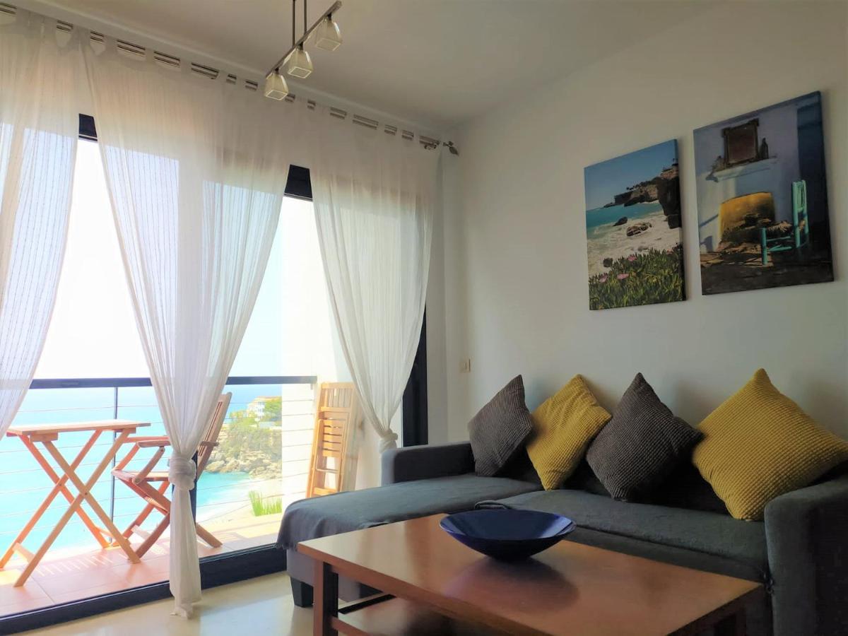 El Salon, Bluewater Apartment